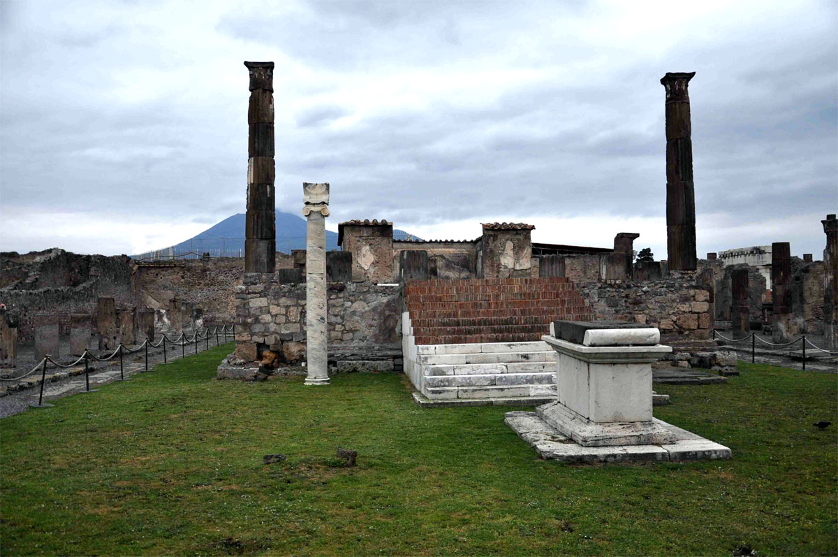 2 Ancient city of Pompeii